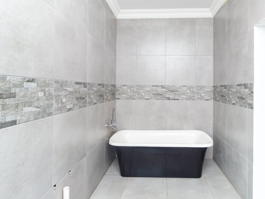 6 Bedroom Property for Sale in Gateway Manor North West
